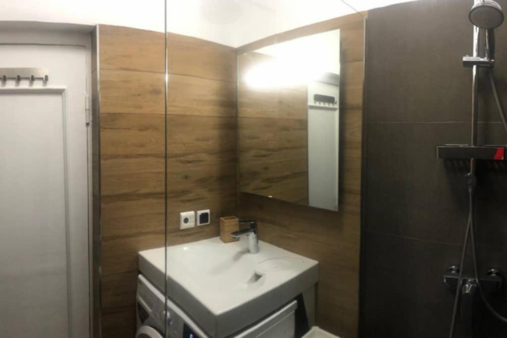 New Comfortable Apartment Nearby Promenade In 5 Minutes From Old Town Of Riga. Bagian luar foto